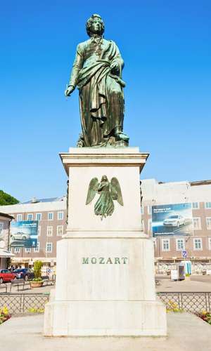 Hop off at Salzburg attractions, museums, and landmarks with a hop-on hop-off bus tour – Convenient stops and sightseeing in 2026